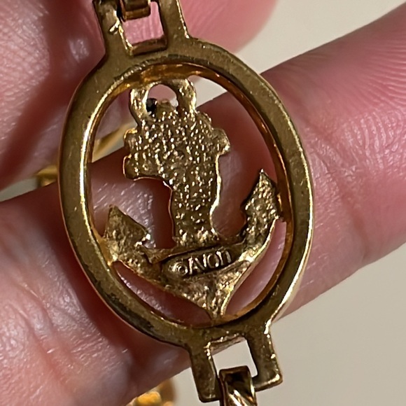Gold tone Avon Anchor rope bracelet - Picture 4 of 6